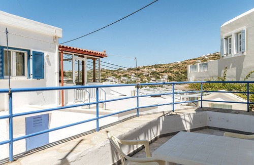 Mpatsi Apartment | Studio Apartment 'Aegeo 2' with Balcony, Wi-Fi and Air Conditioning