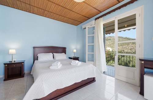 Apraos Apartment | Studio Apartment 'Apraos Bay Hotel 11' with Sea View, Wi-Fi and Air Conditioning