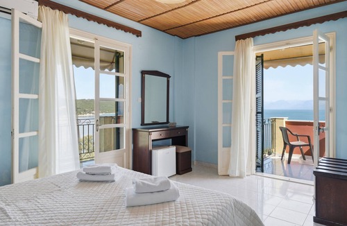 Apraos Apartment | Studio Apartment 'Apraos Bay Hotel 11' with Sea View, Wi-Fi and Air Conditioning