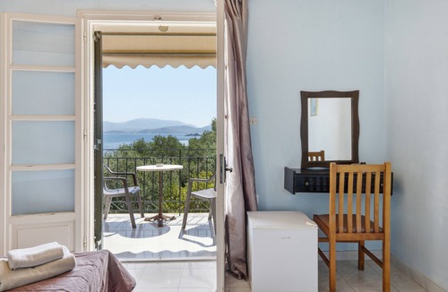 Apraos Apartment | Studio Apartment 'Apraos Bay Hotel 16' with Sea View, Wi-Fi and Air Conditioning