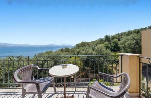Apraos Apartment | Studio Apartment 'Apraos Bay Hotel 12' with Sea View, Wi-Fi and Air Conditioning