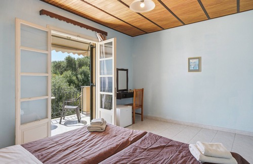 Apraos Apartment | Studio Apartment 'Apraos Bay Hotel 12' with Sea View, Wi-Fi and Air Conditioning