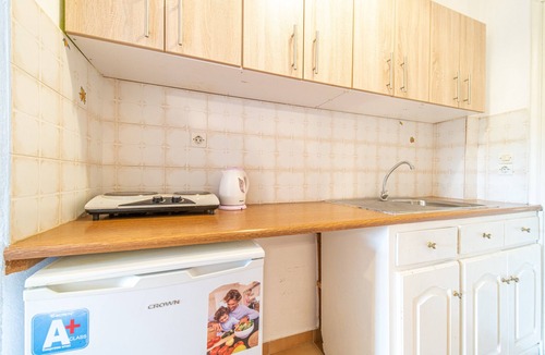 Lakones Apartment | Studio Apartment "Arianna Studio Ground Floor 2" with Sea View, Shared Pool & Wi-Fi