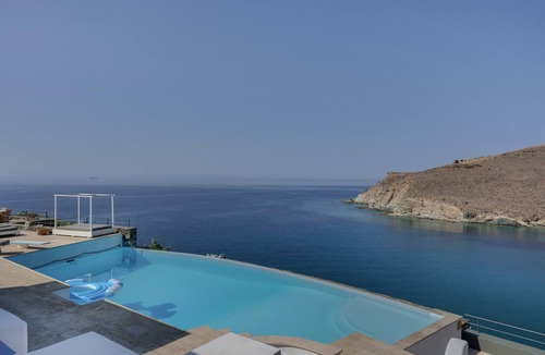 Syros Apartment | Studio Apartment "Blueros - Orange Suite" with Sea View, Shared Pool & Wi-Fi