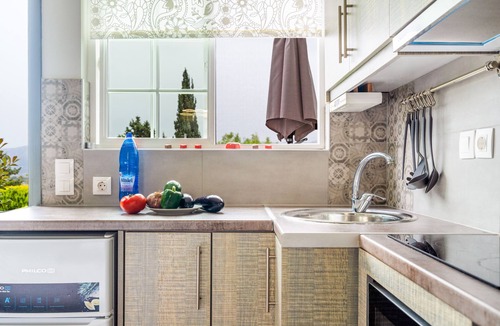 Parisata Apartment | Studio Apartment 'Casa Di Verde 5' with Mountain View, Wi-Fi and Air Conditioning