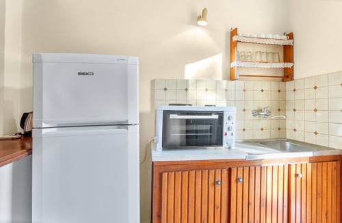 Limni Keri Apartment | Studio Apartment 'Castellos Bellos 3' with Shared Garden, Wi-Fi and Air Conditioning