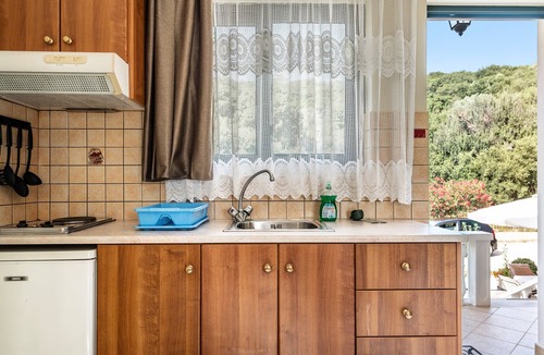 Sami Apartment | Studio Apartment Daratos studio 1 with Sea View, Shared Garden & Wi-Fi