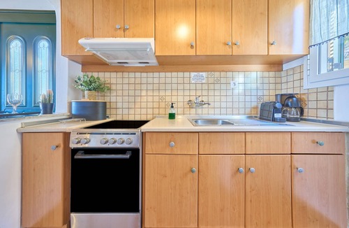 Katsimatika Apartment | Studio Apartment 'Dolphin Villa 1' with Sea View, Wi-Fi and Air Conditioning