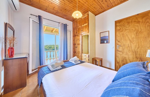 Katsimatika Apartment | Studio Apartment 'Dolphin Villa 1' with Sea View, Wi-Fi and Air Conditioning