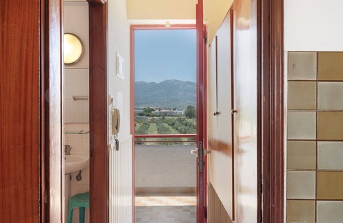 Tingaki Apartment | Studio Apartment 'Golden Sun 8' with Sea View, Shared Pool and Wi-Fi