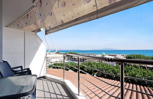 Pidima Kyras Apartment | Studio Apartment 'Iguana 15' with Sea View, Wi-Fi and Air Conditioning