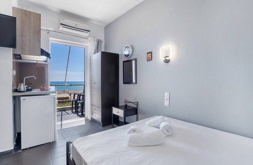 Pidima Kyras Apartment | Studio Apartment 'Iguana 5' with Sea View, Wi-Fi and Air Conditioning