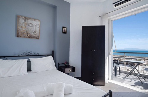 Pidima Kyras Apartment | Studio Apartment 'Iguana 3' with Sea View, Wi-Fi and Air Conditioning