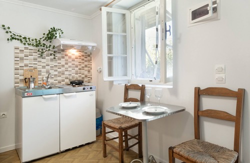 Agios Nikitas Apartment | Studio Apartment 'Kerkis Standard' with Mountain View, Wi-Fi and Air Conditioning