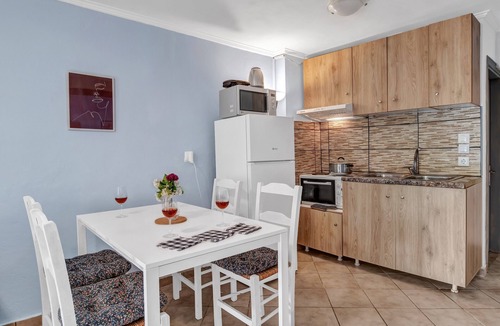 Agios Nikitas Apartment | Studio Apartment 'Kerkis Apartment' with Mountain View, Wi-Fi and Air Conditioning