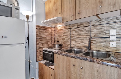 Agios Nikitas Apartment | Studio Apartment 'Kerkis Apartment' with Mountain View, Wi-Fi and Air Conditioning