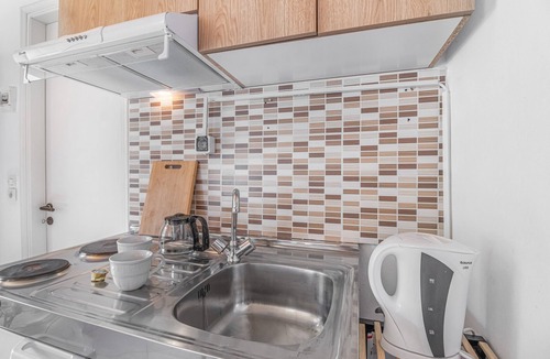 Agios Nikitas Apartment | Studio Apartment 'Kerkis Mountain View' with Mountain View, Wi-Fi and Air Conditioning