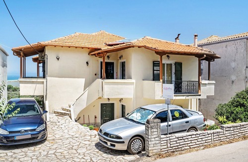 Frinion Apartment | Studio Apartment 'Lefkothea' with Sea View, Wi-Fi, and Air Conditioning