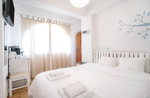 Parikia House | Studio Apartment 'Livadia Seaside Studios 8' with Shared Terrace, Wi-Fi & Air Conditioning