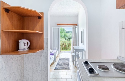 Marathias Apartment | Studio Apartment 'Maltas 13' with Shared Terrace, Wi-Fi and Air Conditioning