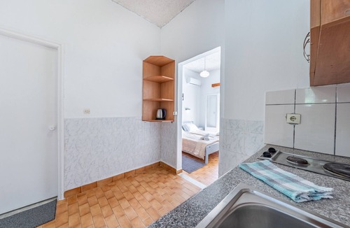 Marathias Apartment | Studio Apartment 'Maltas 6' with Shared Terrace, Wi-Fi and Air Conditioning