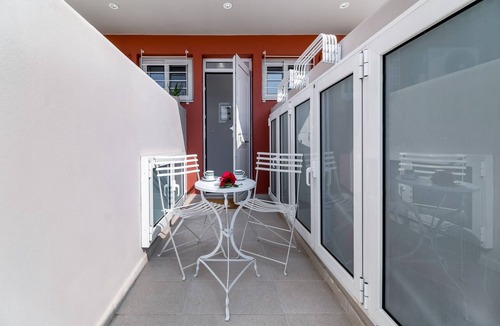 Perigiali Apartment | Studio Apartment 'Mella Roa Amar' with Shared Terrace, Wi-Fi and Air Conditioning