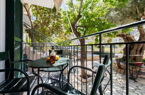 Nikiana Apartment | Studio Apartment "Nikiana Club - Studio 1" with Mountain View & Wi-Fi