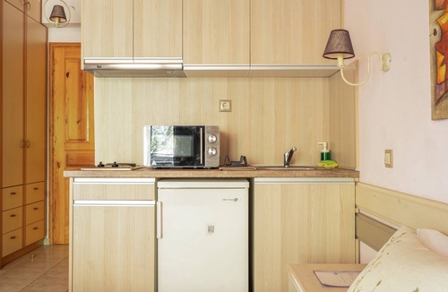 Kalamitsi Apartment | Studio Apartment 'Nontas Homes 36' with Mountain View, Wi-Fi and Air Conditioning