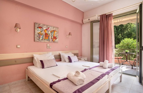 Kalamitsi Apartment | Studio Apartment 'Nontas Home 26' with Mountain View, Wi-Fi and Air Conditioning