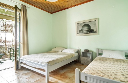 Nikiana Apartment | Studio Apartment 'Old Boat Double Studio 8' with Sea View, Wi-Fi and Air Conditioning