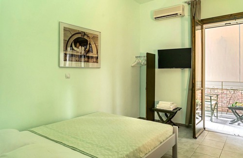 Nikiana Apartment | Studio Apartment 'Old Boat Double Studio 3' with Sea View, Wi-Fi and Air Conditioning