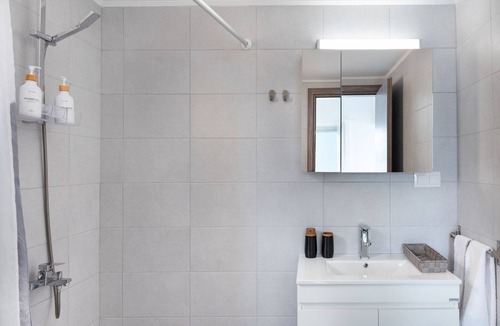 Ermoupoli Apartment | Studio Apartment 'Seaside Serenade 1' with Sea View, Wi-Fi and Air Conditioning