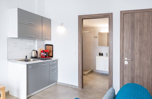 Ermoupoli Apartment | Studio Apartment 'Seaside Serenade 1' with Sea View, Wi-Fi and Air Conditioning
