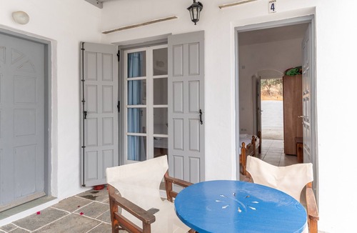 Vathi Apartment | Studio Apartment 'Sifnos 4' with Sea View, Wi-Fi and Air Conditioning