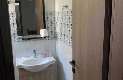 Vassiliki Apartment | Studio Apartment 'Studios and Apartments Thomas 8' with Balcony, Wi-Fi and Air Conditioning