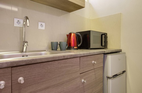 Alikanas Apartment | Studio Apartment "Villa Dionysia S1" close to the Beach with Shared Pool & Wi-Fi