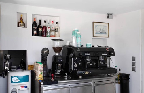 Alikanas Apartment | Studio Apartment "Villa Dionysia S2" close to the Beach with Shared Pool & Wi-Fi