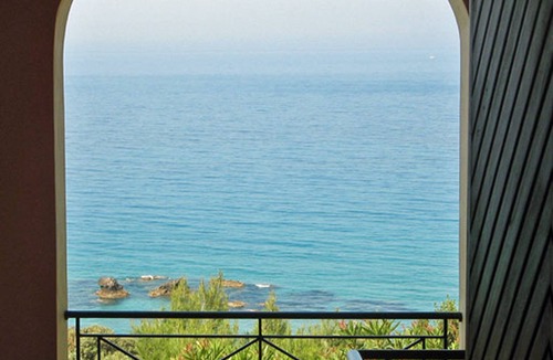 Parelia Apartment | Studio Apartments With Swimming Pool and sea View - Pelekas Beach