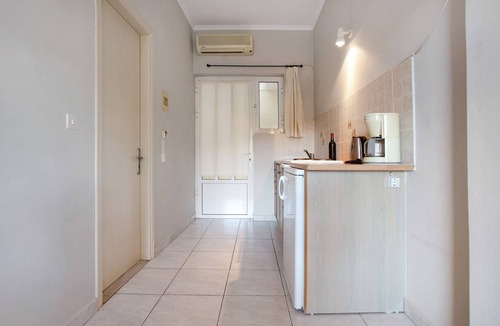 Limni Keri Apartment | Studio "Dolphin Studio 2" with Private Balcony, Shared Garden & Wi-Fi