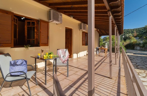Nidri Apartment | Studio "Krinos 1" with Mountain View, Garden & Wi-Fi