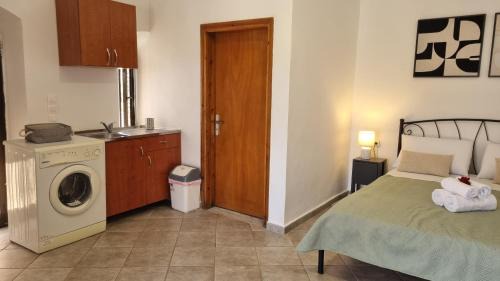 Platanos Apartment | Studio Marianna & George