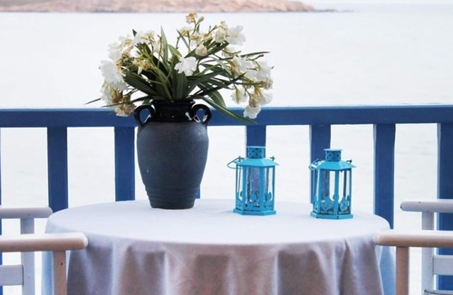 Drios Apartment | studio sleeps 2-3 people garden view (1)