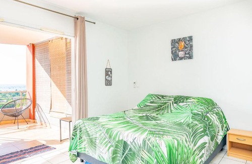 Punaauia Apartment | Studio Tiare Jambolana in Punaauia w Pool
