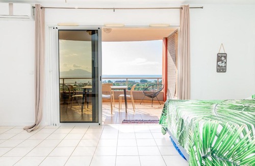 Punaauia Apartment | Studio Tiare Jambolana in Punaauia w Pool