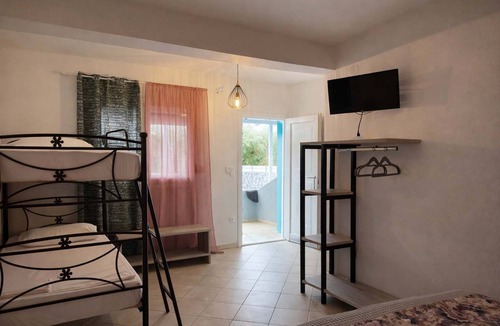 Potos Apartment | Studios River - Potos Poolside Nest w/Garden View