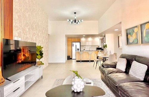 Viejo Arroyo Hondo Apartment | Stunning 2BR Condo, Gym, Pool