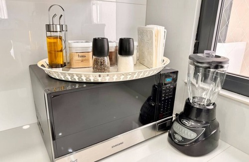 Viejo Arroyo Hondo Apartment | Stunning 2BR Condo, Gym, Pool