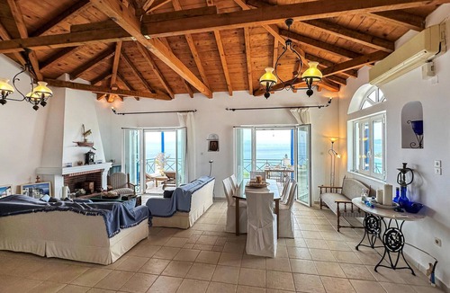 Pigadia House | Stunning home in Mantineia Messinia