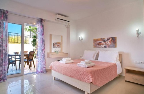 Kavallos Villa | Stunning Lake Kournas Retreat★ 2 New Private Pool!