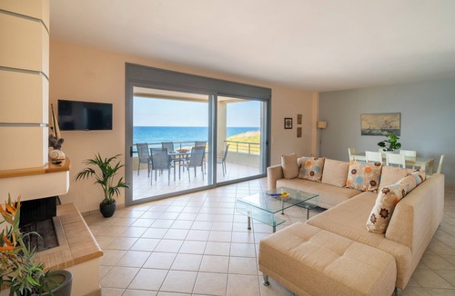 Trochalia Apartment | Stunning maisonette, just a few steps from the sea